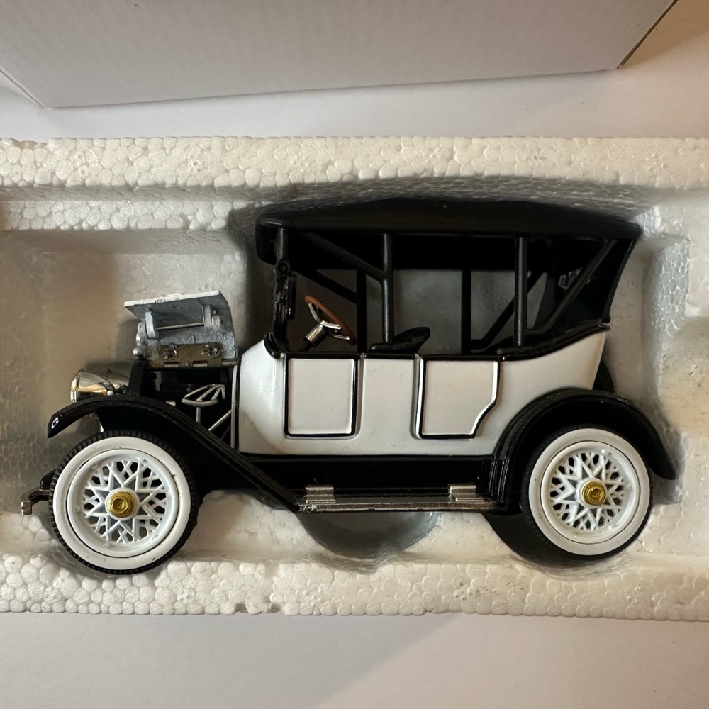 Vintage Chevy Classic Car Models Set - Picture 4 of 6